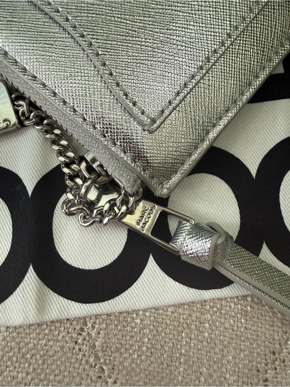 Marc Jacobs Snapshot Top Zip Multi Wallet Key Ring Silver